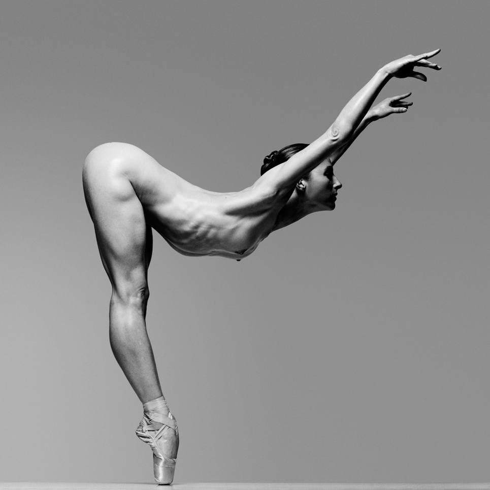 Голая сексуальная балерина
