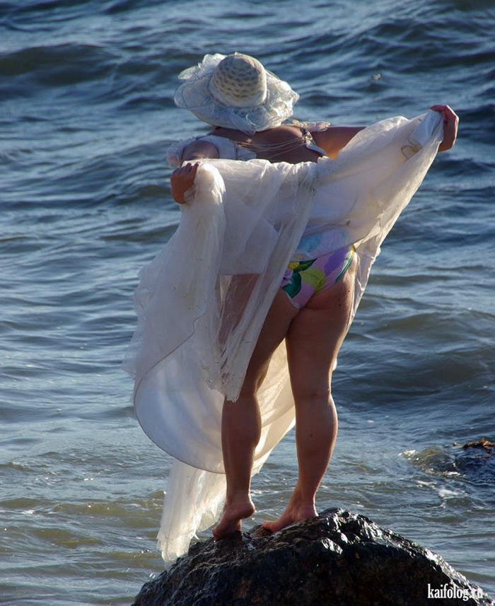 Подсматривание за разными сексуальными отношениями на нудистском пляже