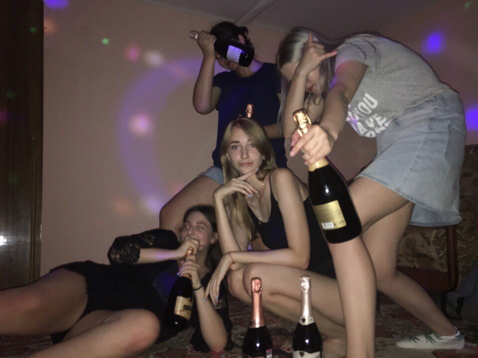 Пьяная групповуха русских студентов на вписке