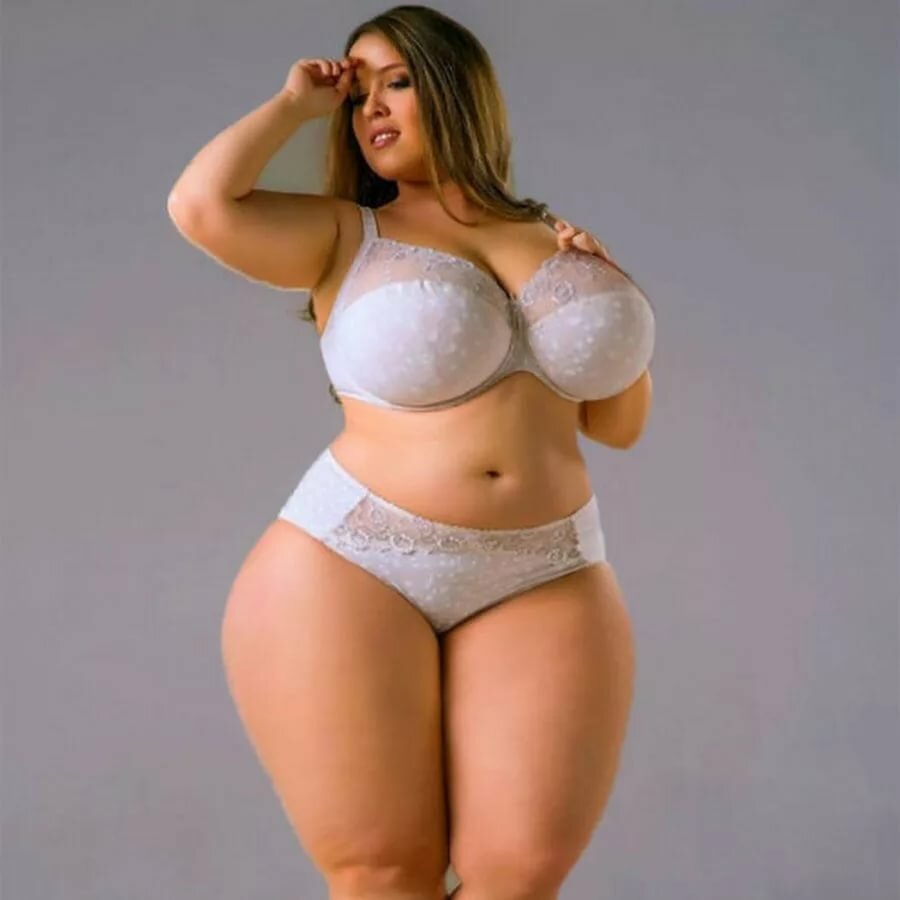 Голая толстая девушка 