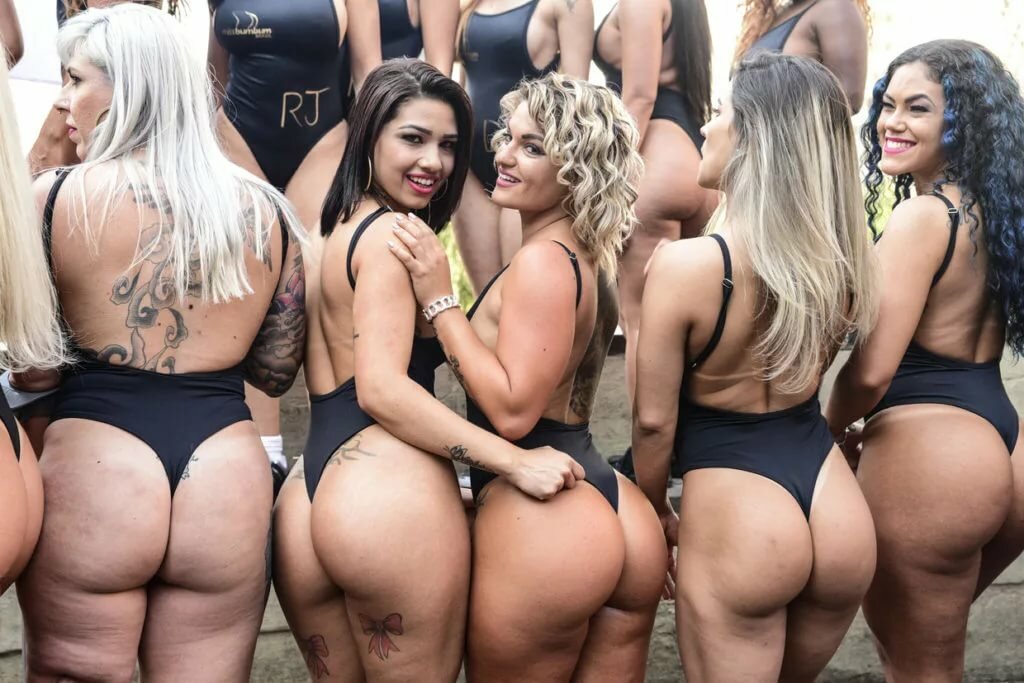 Голые бразильские женщины часто бывают секси пышными тетками