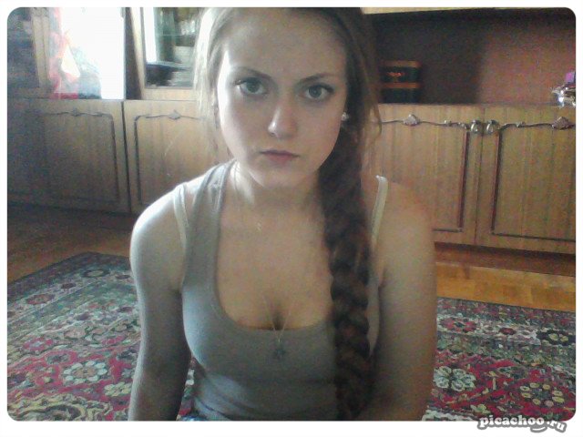 Русские молодые красотки по вебкамере показывают большие сиськи