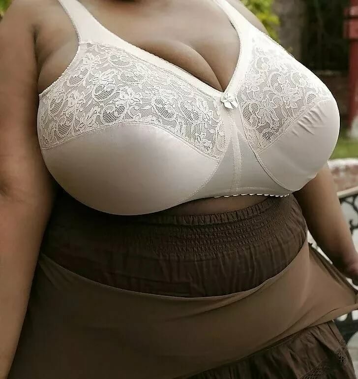 Мега титьки толстожопых женщин вызывают всеобщую зависть