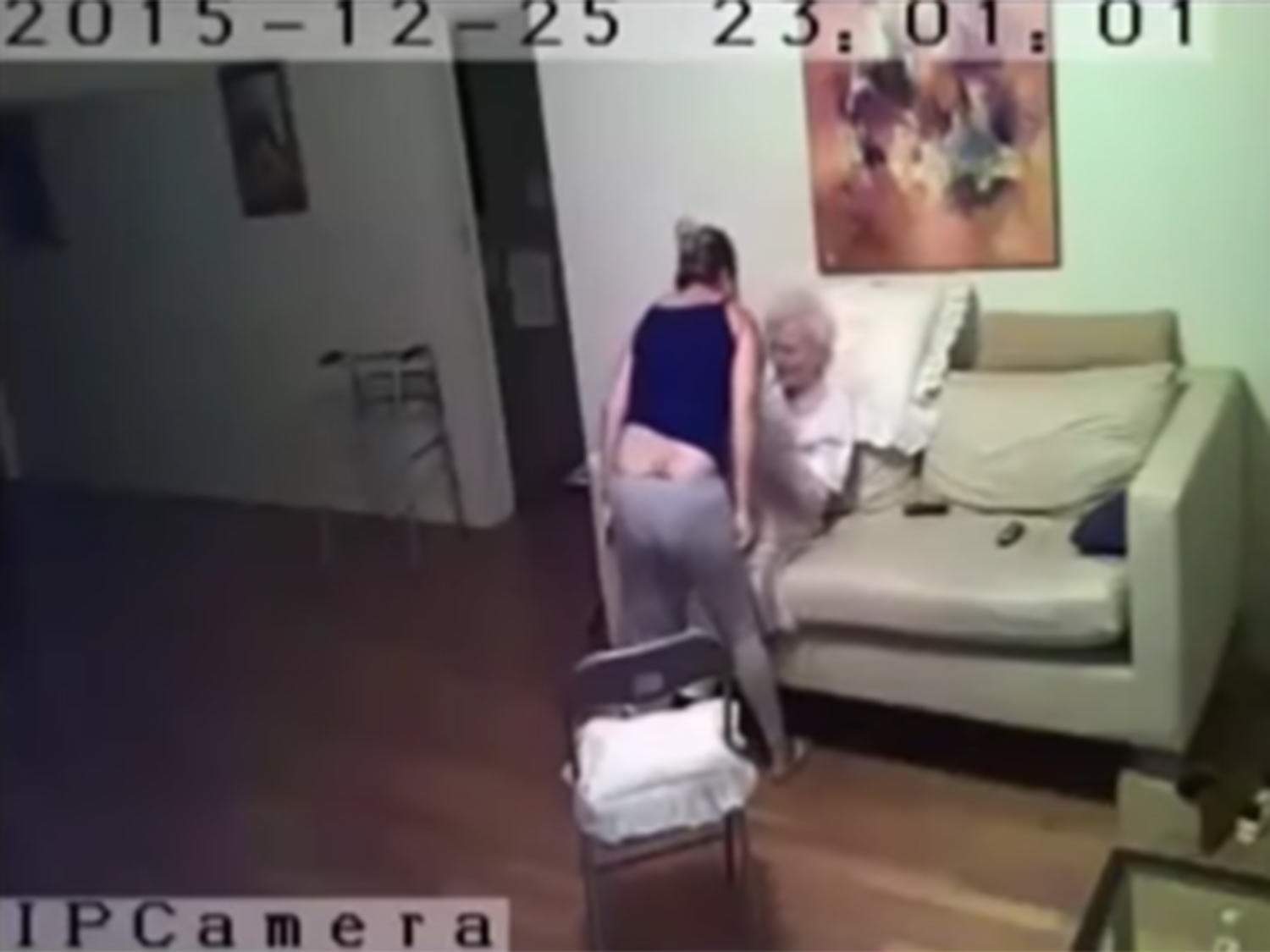 Видео голой мамы на скрытую камеру