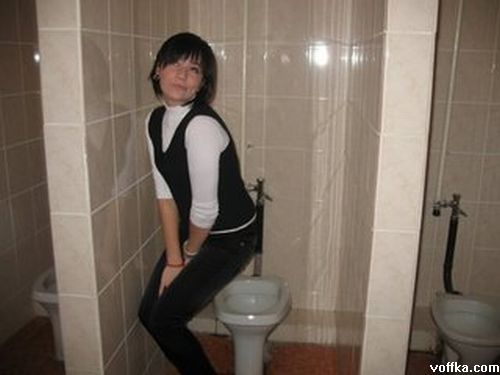 Голые Русские В Туалете
