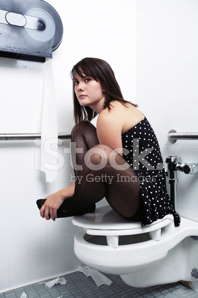 Фото Голых Женщин В Туалете