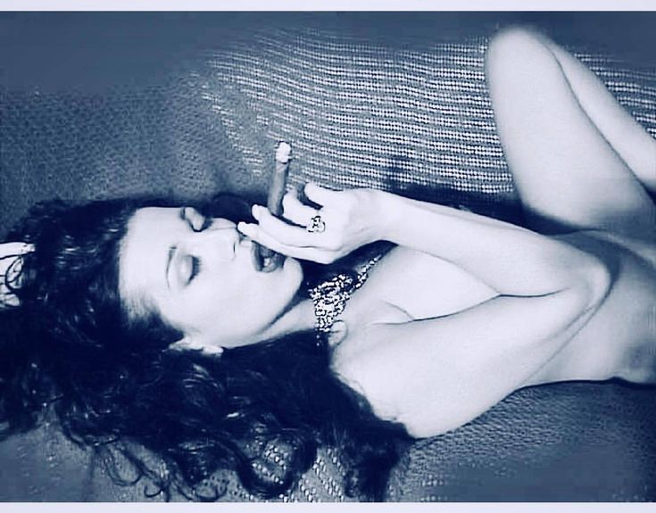 Голые Курящие Женщины
