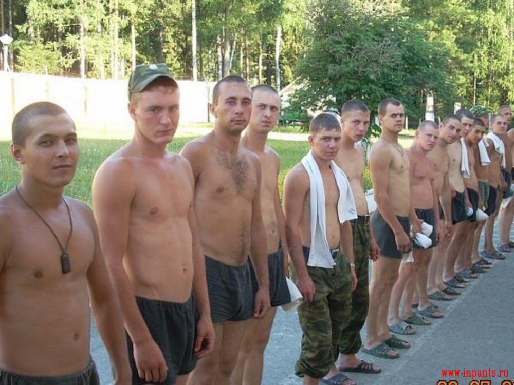 Военные в плавках