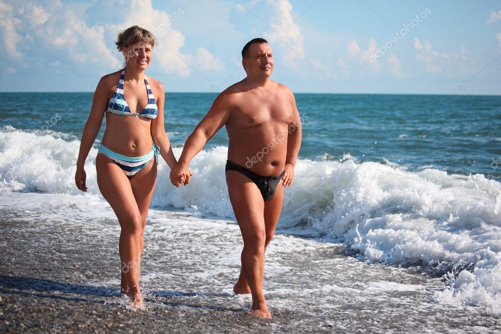 Голые Муж И Жена На Пляже
