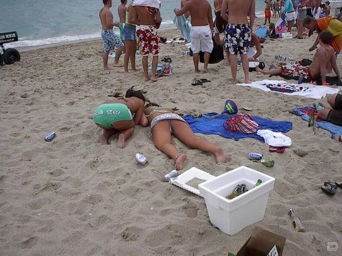 Голые Пьяные Девки На Пляже