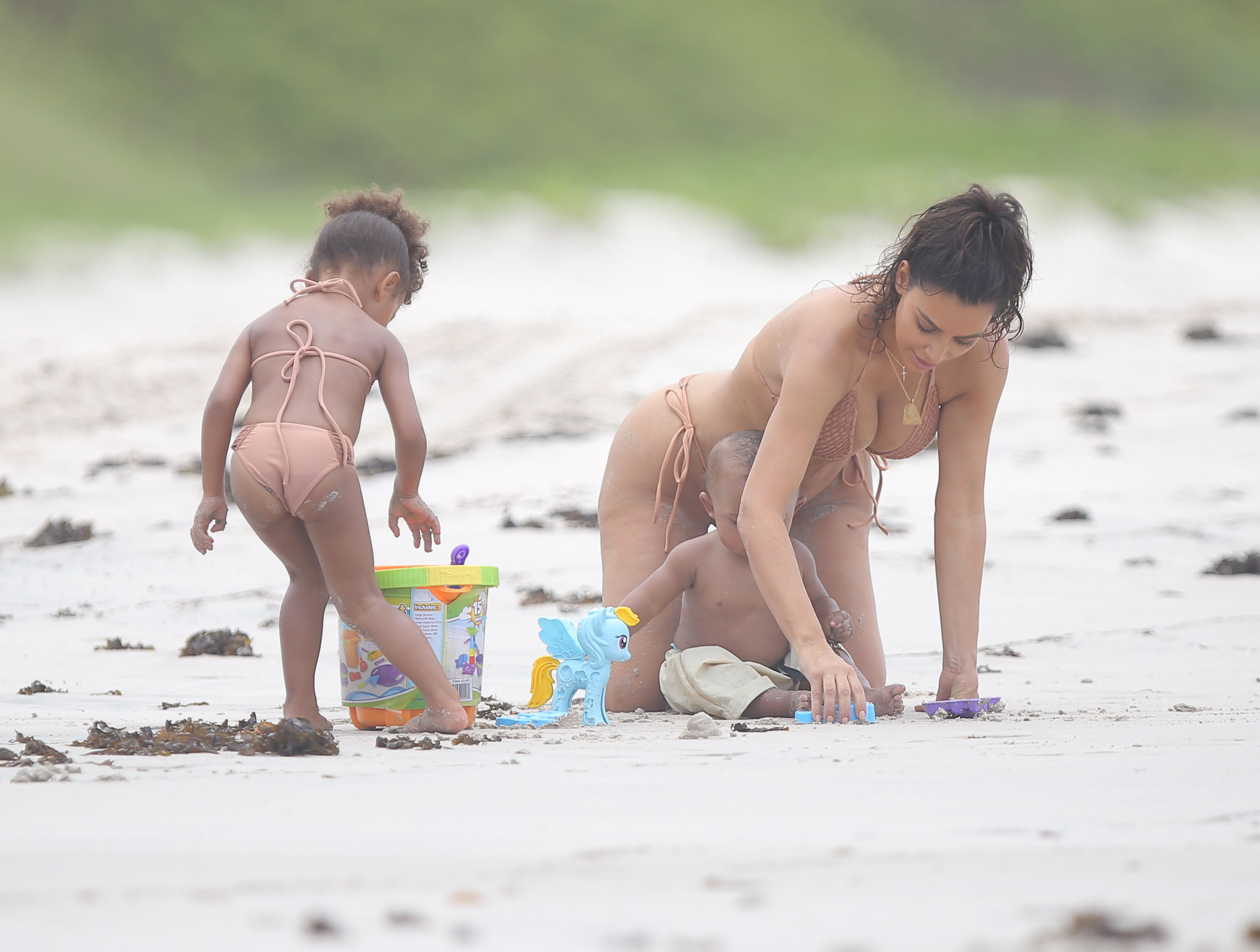 Фото Голых Девушек На Нудистском Пляже