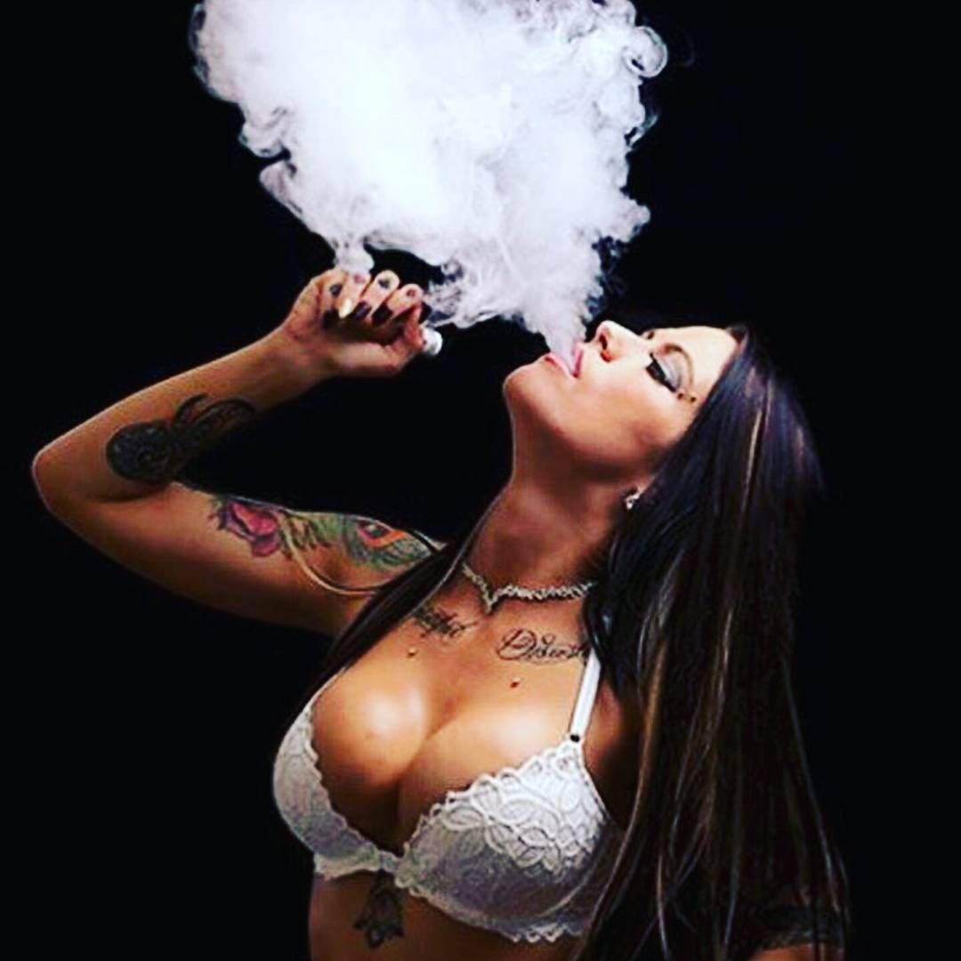 Голые Курящие Женщины
