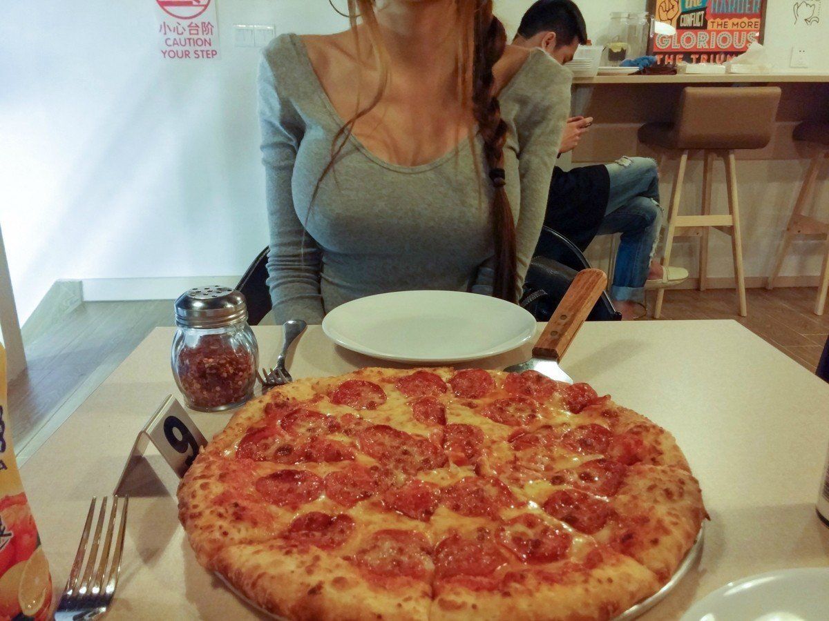 Пицца Голая Жена