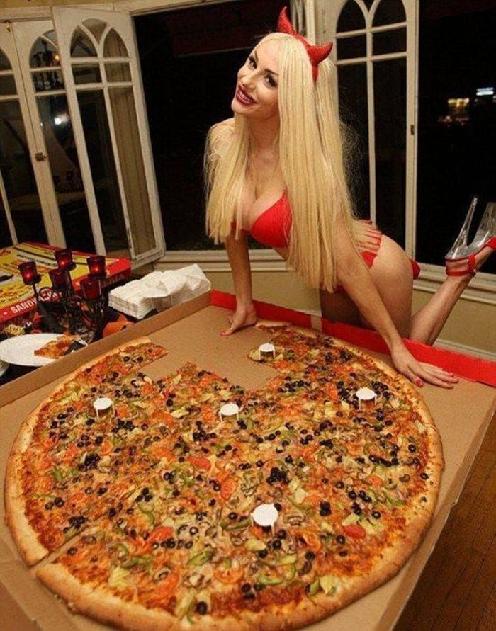 Пицца Голая Жена